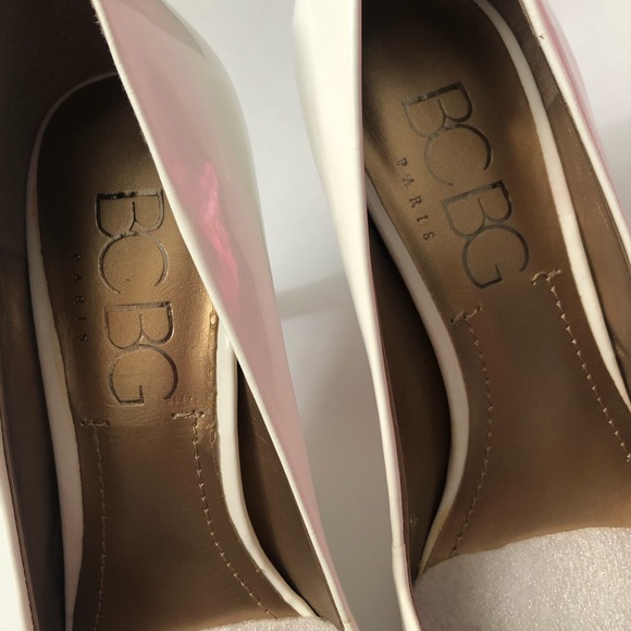 bcbg white pumps